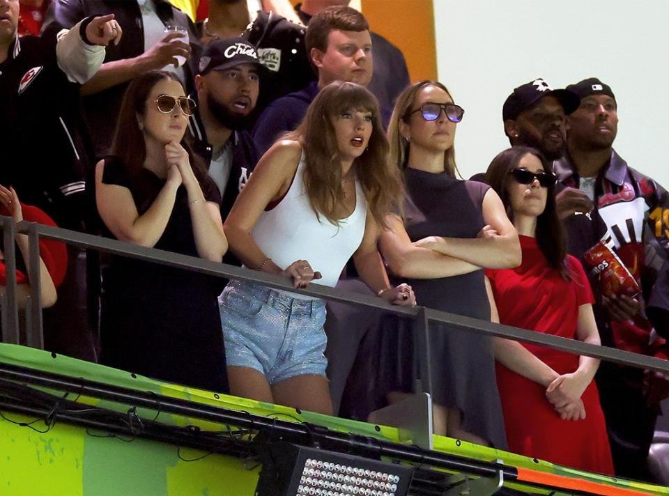 Ashley Avignone, Alana Haim, Taylor Swift, Este Haim & Danielle Haim